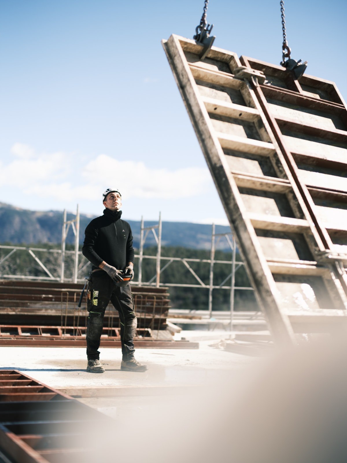 Operaio di Hel Bau in cantiere